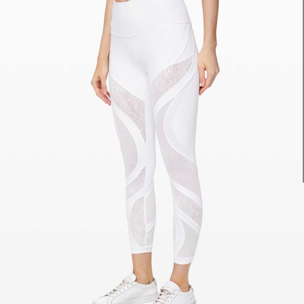 Wander under Hugh rise tight lace Lululemon
